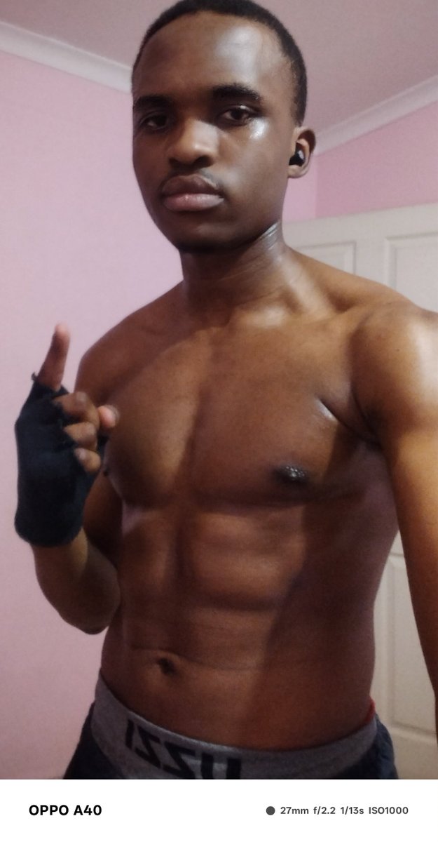 UltrasonicSupa7's tweet photo. Shadow boxing season done Another day to always stay displine no matter how you feel let's go💪💪 https://t.co/JZeANKC8mz