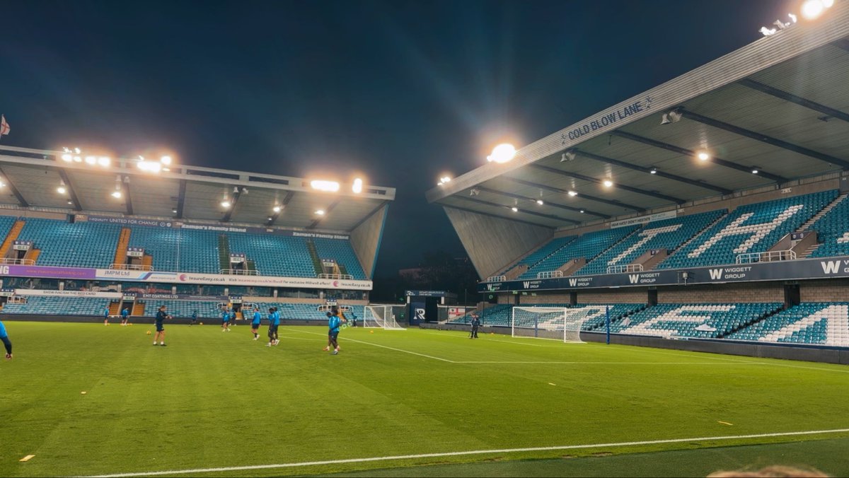 MrHMFC's tweet photo. Because why the fuck not 🦁⚽️ https://t.co/UVT8aPyWNp