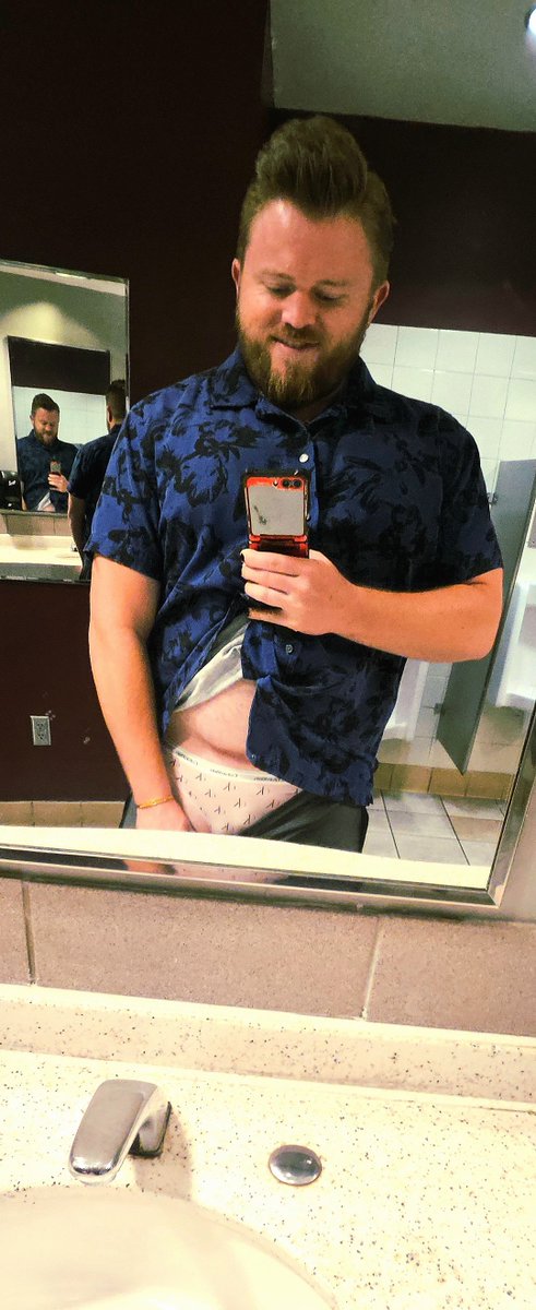 BanksTheBear69's tweet photo. Do you think anyone will notice that I'm wearing panties at the movies? 🙊 https://t.co/yVKt2n1tMC