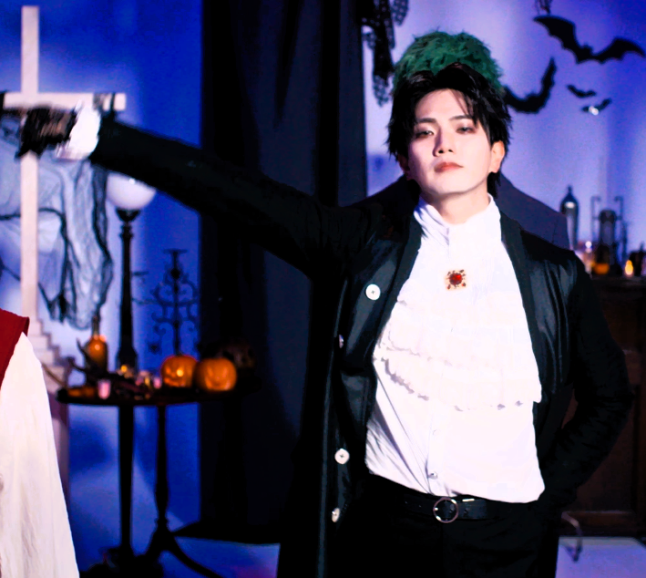 Sinsnse's tweet photo. Mrs.VAMP
正門くん①
「また今夜。」
美しい吸血鬼正門伯爵。
健ちゃんと背中合わせなのがとても良い。 https://t.co/NPP9VrQtS8