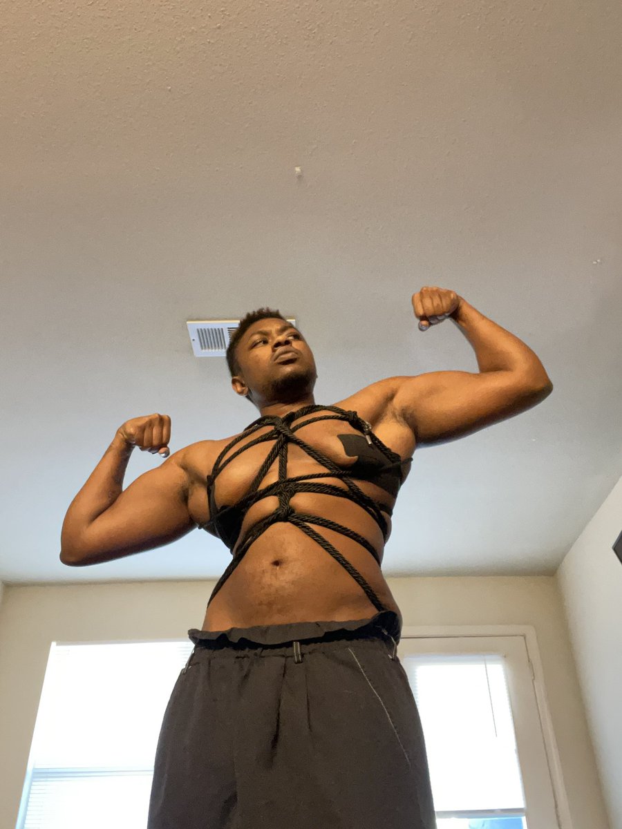 nicoque_rico's tweet photo. #ftm #gay #queer #shibari #ropebunny #nsfwtwt #gym #muscle #bondage #bdsm https://t.co/ENBYfOevE7