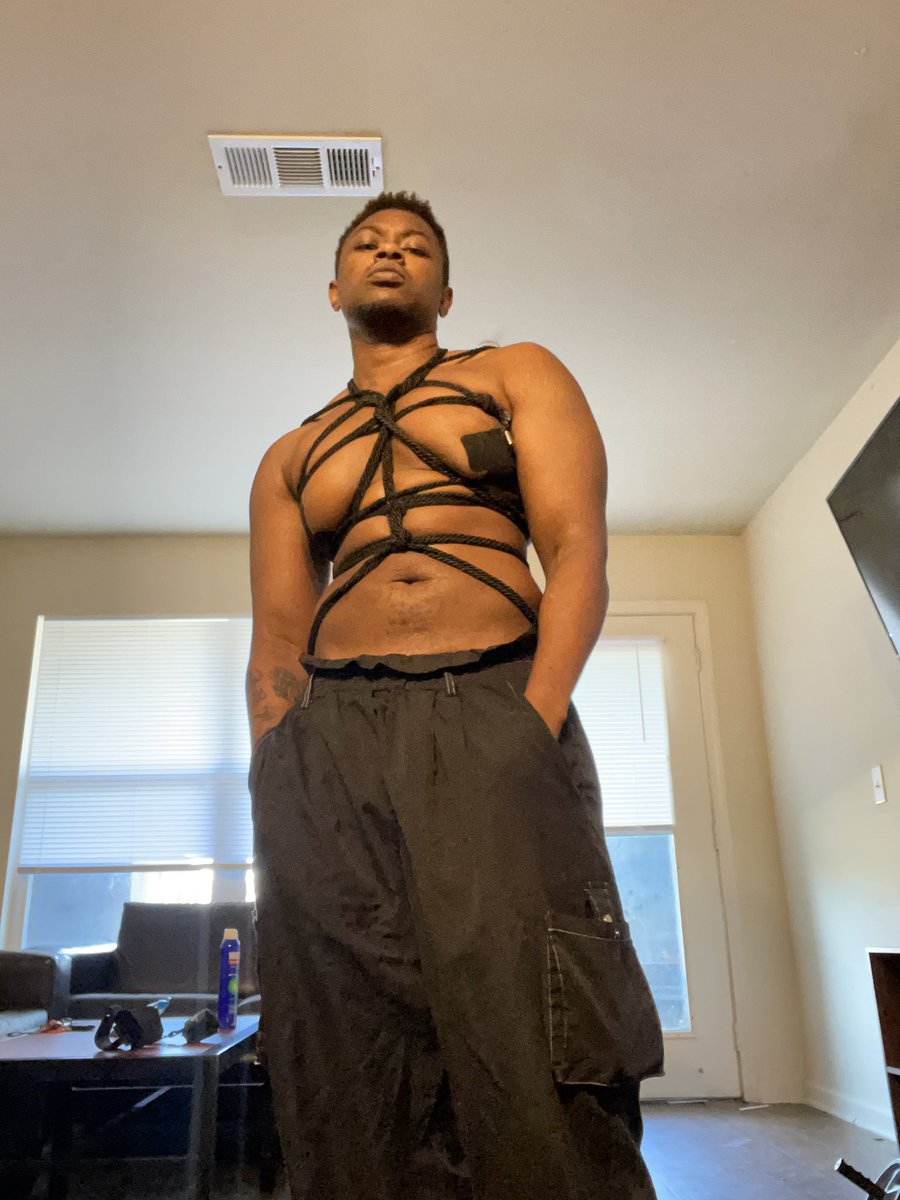 nicoque_rico's tweet photo. #ftm #gay #queer #shibari #ropebunny #nsfwtwt #gym #muscle #bondage #bdsm https://t.co/ENBYfOevE7
