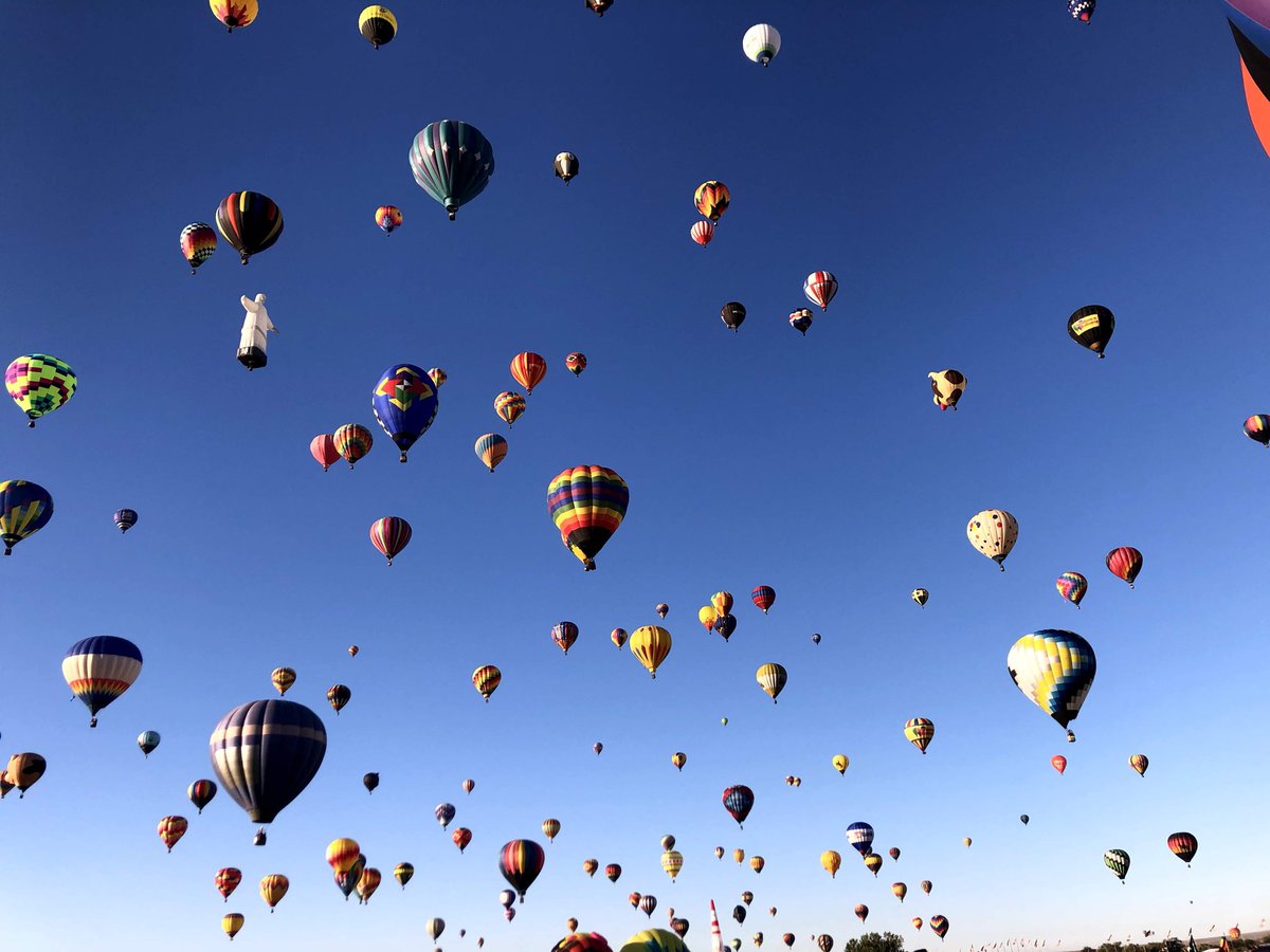 DebHaalandNM's tweet photo. Our New Mexico skies are already extraordinary, but they’re extra special this time of year.

I love seeing New Mexicans and visitors embrace how beautiful our state is!🎈💛 https://t.co/0ODTXlD44Y
