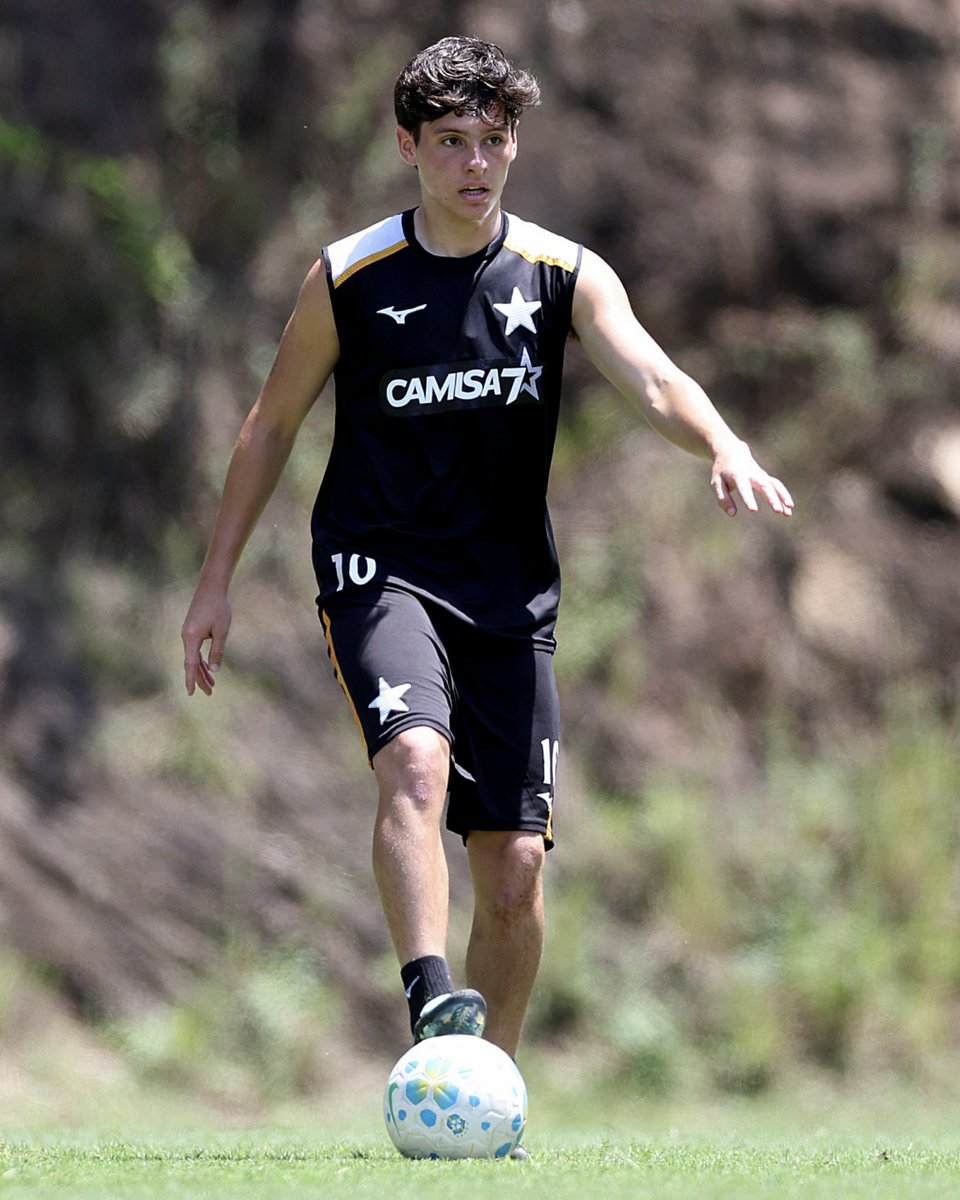 Botafogo's tweet photo. Dia de treino do Botafogo em preparação para o próximo jogo! 💪🏾🔥 #VamosBOTAFOGO

📸 Vítor Silva / BFR https://t.co/wsKM653MD2