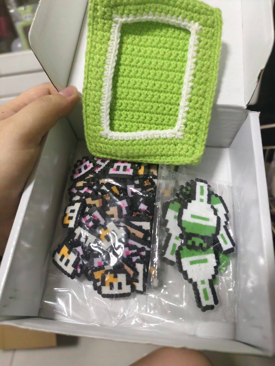 TunaYuuna's tweet photo. Freebies for #MAMAMOOinKL

Bag for reference, just say hi. 

Open for trade open for take, just don't sell don't throw ok https://t.co/9RgPo4CDDu