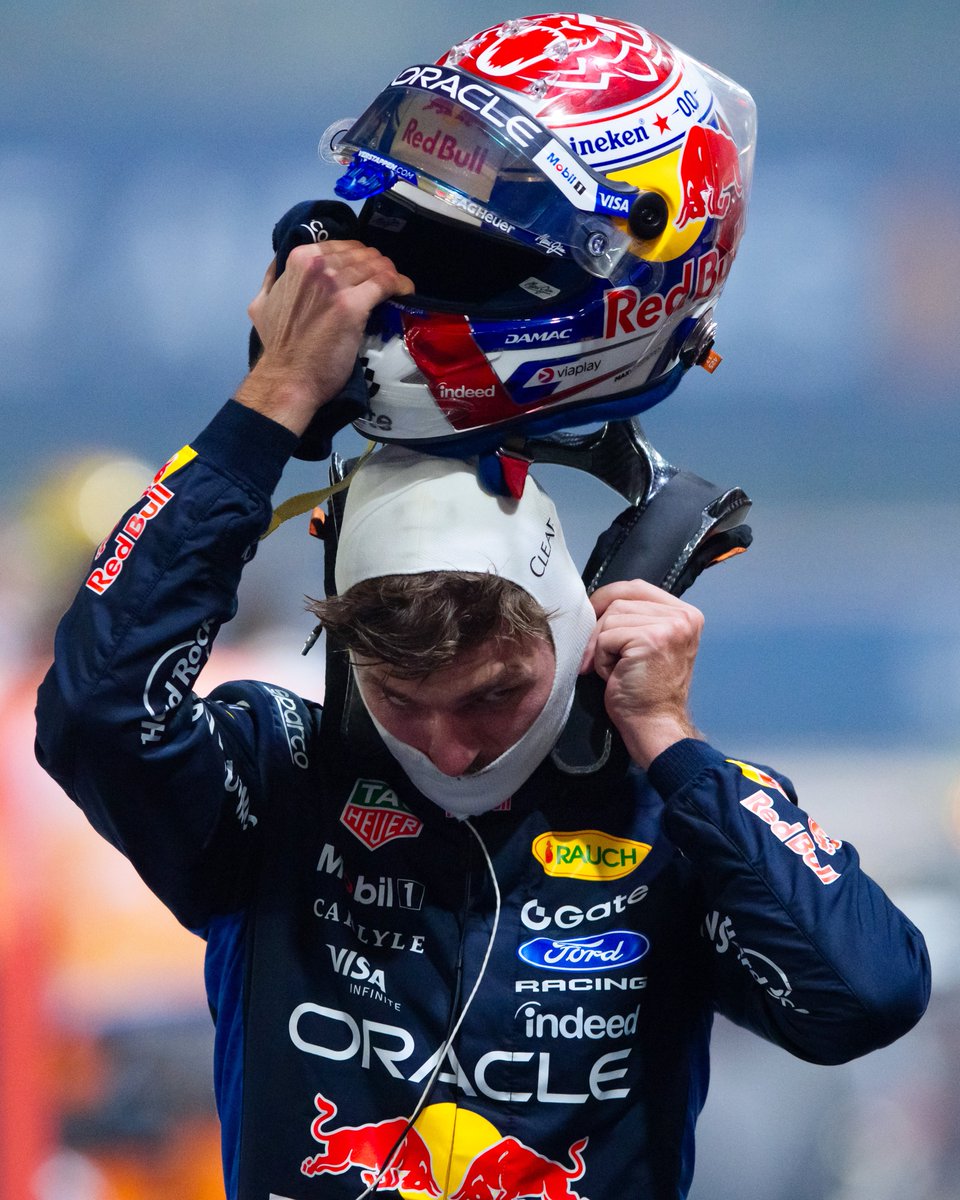 redbullracing's tweet photo. Feelin' the heat 😅

#F1 || #SingaporeGP 🇸🇬 https://t.co/xxZwNAEtuR