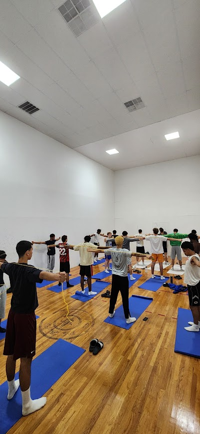 CoachValottoF's tweet photo. A little bit of yoga never hurts...🧘🏽‍♂️🧘🏽‍♂️
Loosening up for the season!! Let's go guys😅😅

#PrepSchool #MBB #basketball #preseason https://t.co/OI8DAPHlZ0