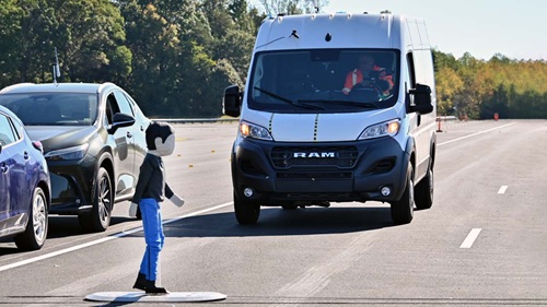 AASHTOsean's tweet photo. A recent @IIHS_autosafety study says #cargo #vans &amp; work pickups struggle in #pedestrian #crash avoidance tests. #roadway #transportation #road #highway #street #motorist #walking @aashtospeaks   https://t.co/3Wm0pjS5Zf https://t.co/2OySCumBxA