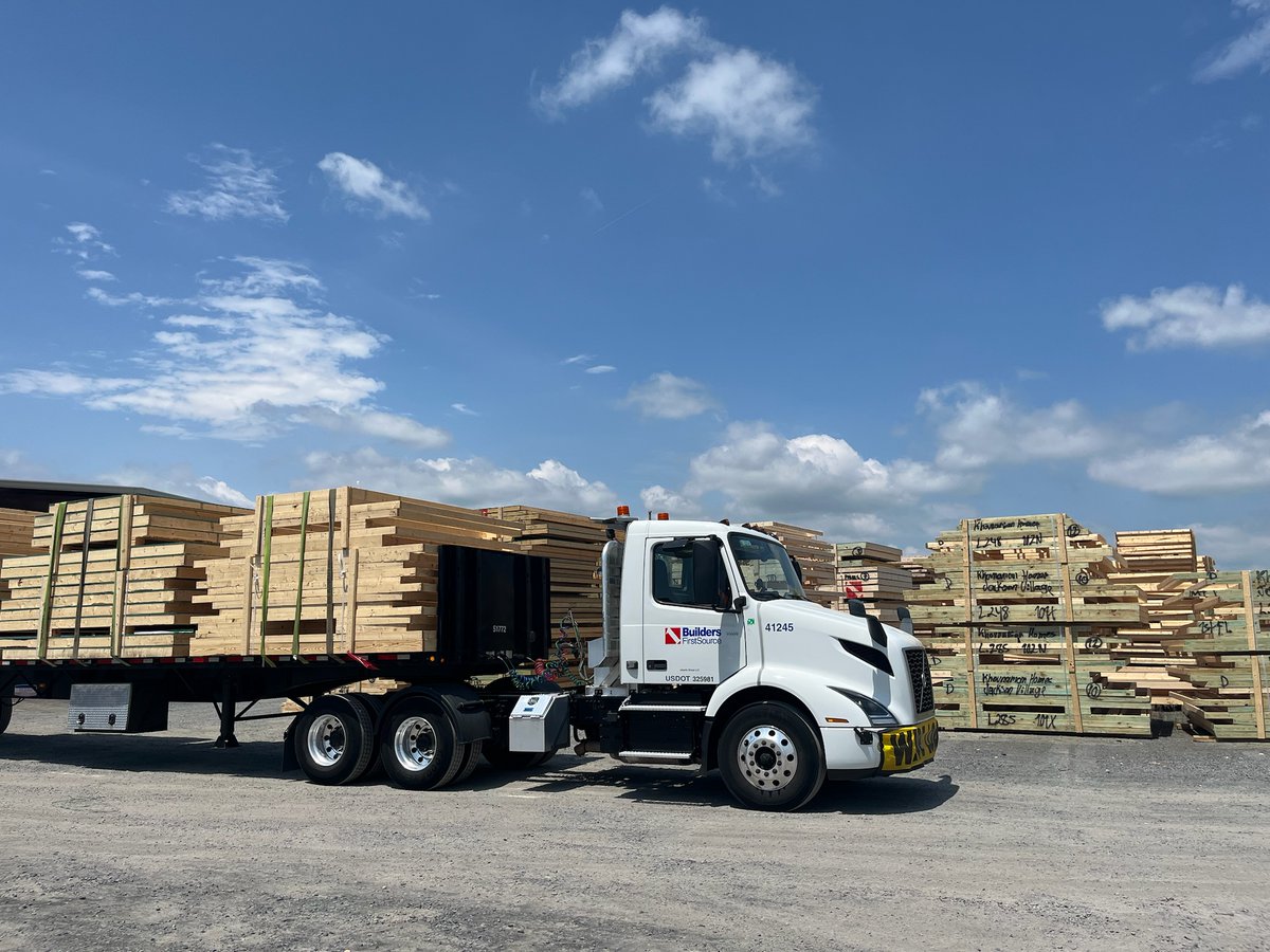 BldrFirstSource's tweet photo. Blue skies, a full load, and another delivery on the way. ☀️

Our teams are wrapping up the week by supporting customers and helping bring projects to life. Thank you to the builders and contractors who trust us to be part of the journey. https://t.co/Jk20wamuRk