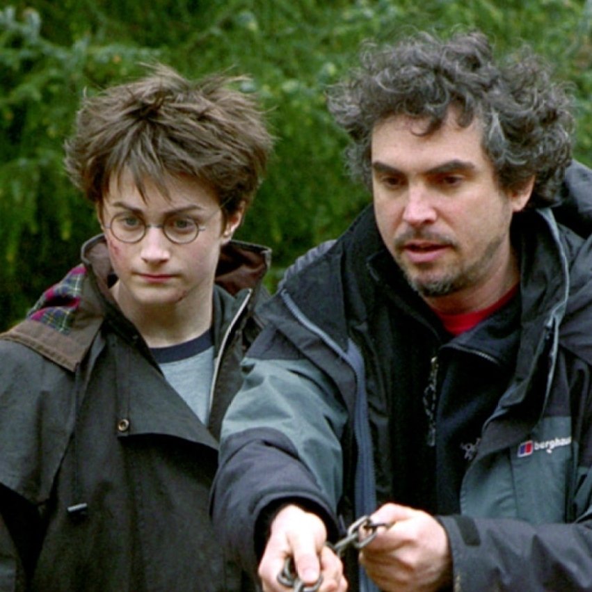 universohp's tweet photo. Alfonso Cuarón contou que trabalhar em Harry Potter proporcionou a ele dois dos anos mais bonitos da vida dele 

"Eu tinha escrito Filhos da Esperança antes e ninguém queria fazê-lo. Depois fiz Harry Potter e então consegui realizar Filhos da Esperança. Por isso, só tenho gratidão por Harry Potter."