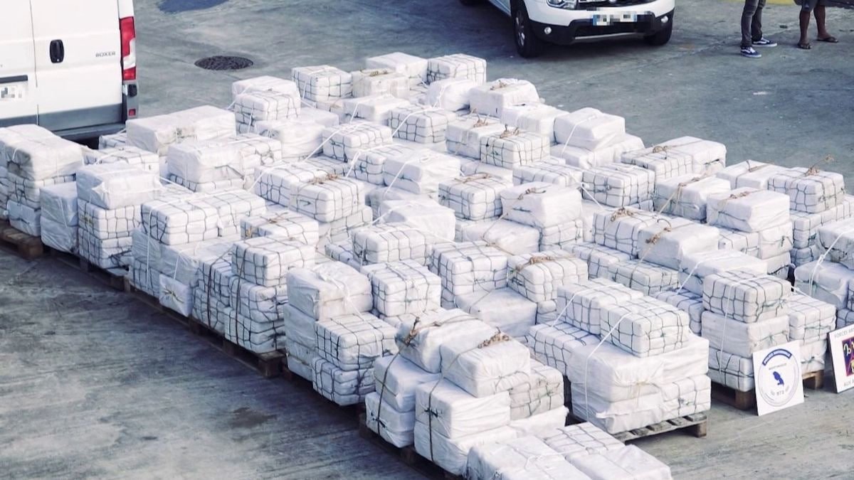 A_Sovereignty's tweet photo. Cocaine alone generated €3.1 billion in France in 2023, and 1.1 million French people used it at least once that year. The demand runs through every social class. https://t.co/rTGXYXvJyK