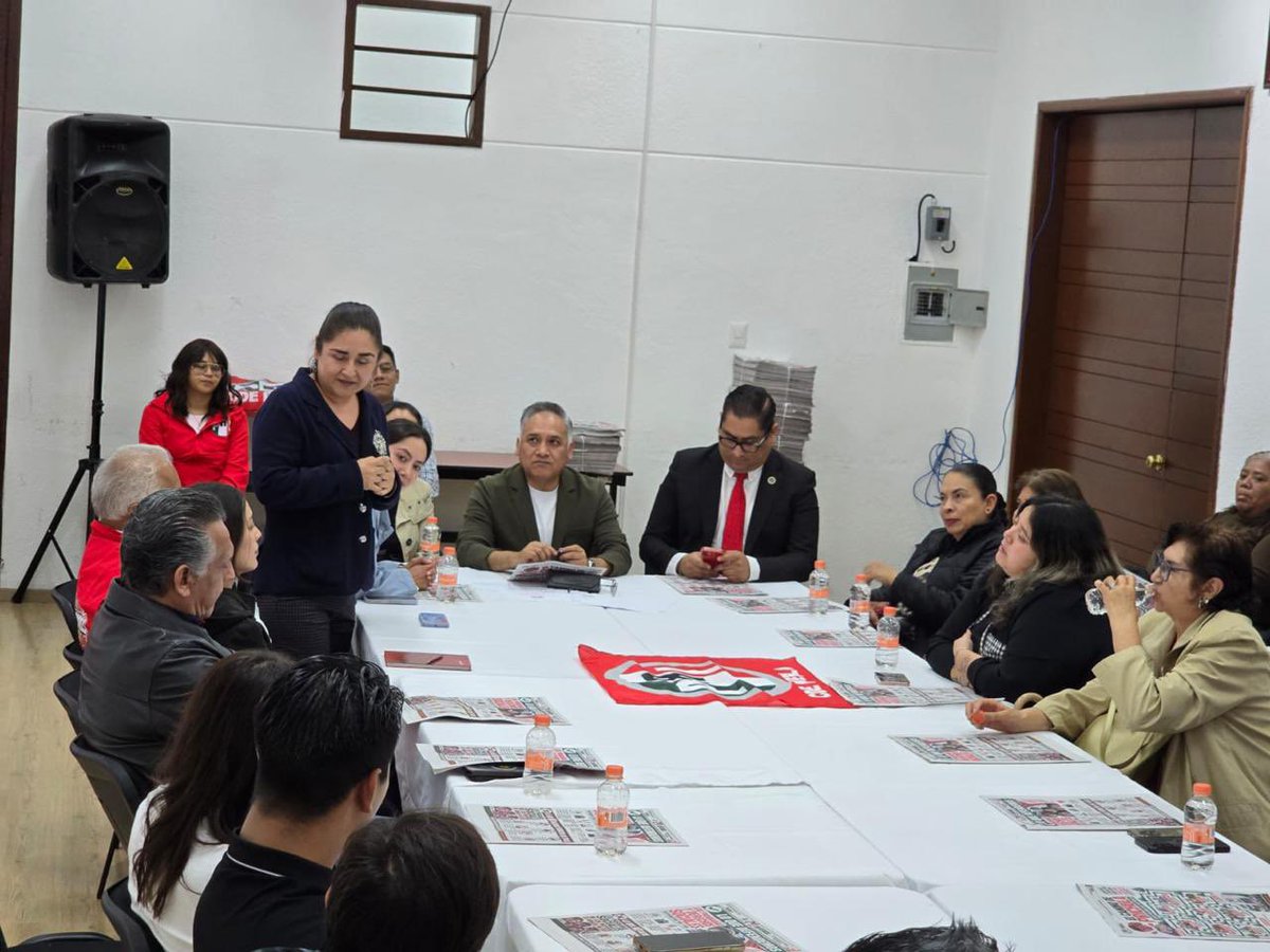 cmpripuebla2528's tweet photo. 🔴 Nos reunimos con el secretario de Organización del CDE, Iram Ramírez, y nuestros Defensores de México de Puebla Capital para iniciar el despliegue territorial.

¡Con organización y unidad, seguimos trabajando en territorio! 🇲🇽  @xitlalicceja https://t.co/eBit1AOcNb