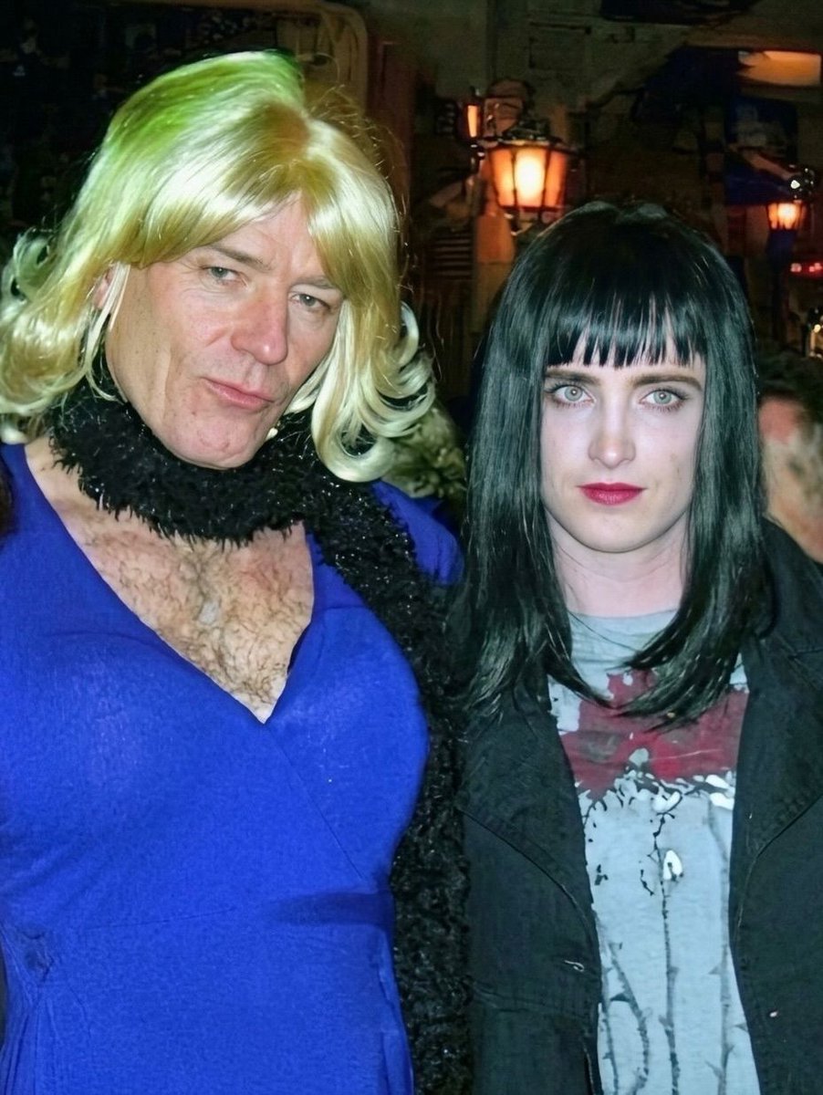 internetpreai's tweet photo. breaking bad end of season parties https://t.co/K2ZFNLNjN2