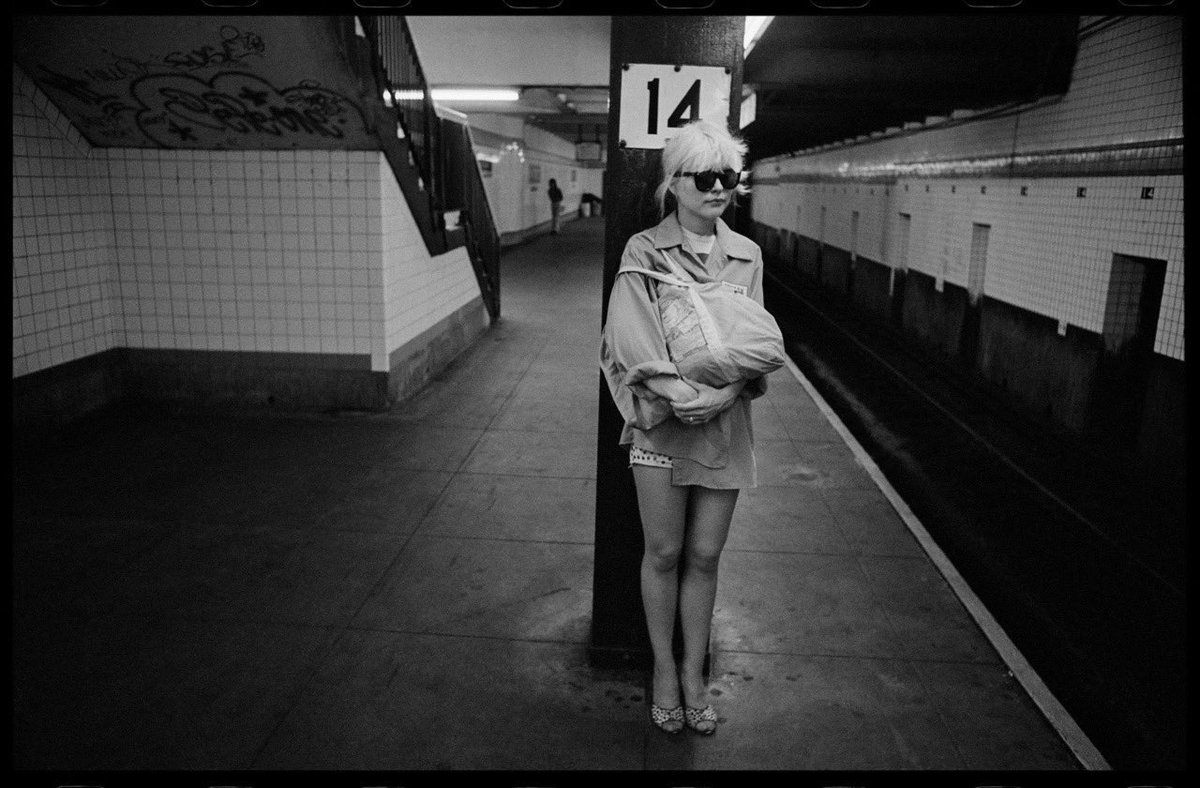 DebbieAnn_pchat's tweet photo. The memories brings back lots into my heart ❤️ on the platform c 1975 #debbyharry #blondie #viral #trending #rockmusic https://t.co/jM3ZwKa3qH