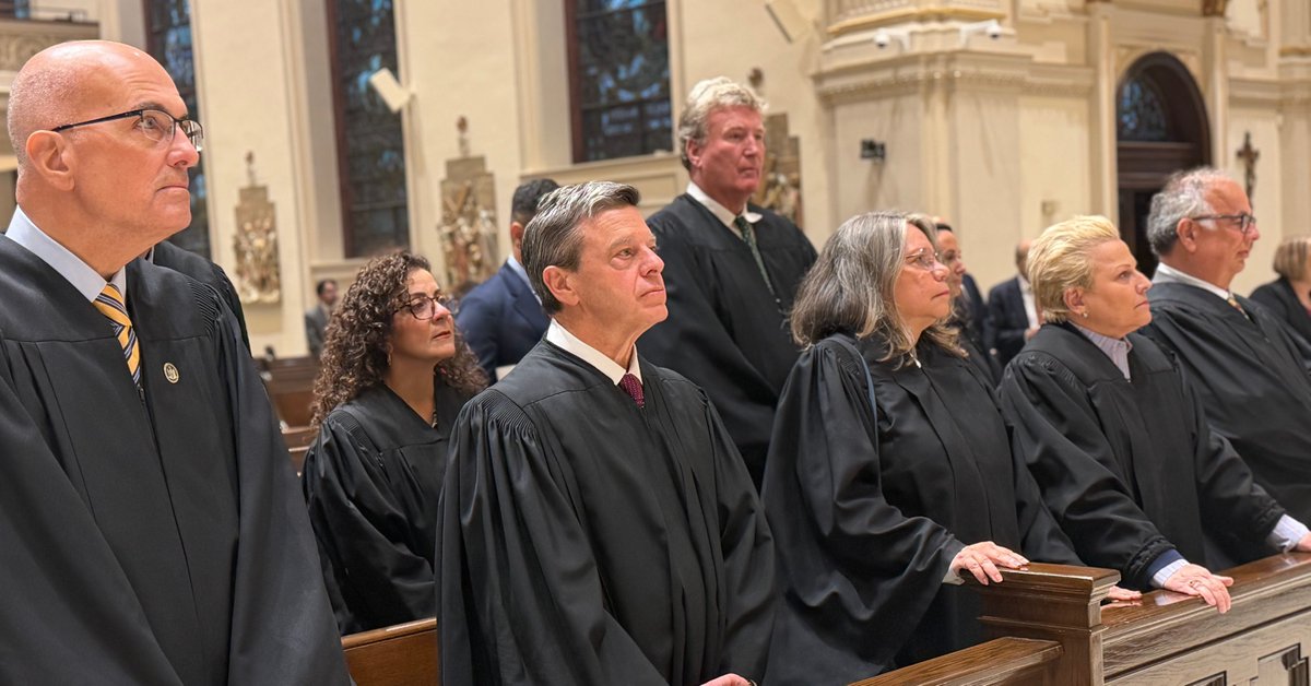 TabletNewspaper's tweet photo. The Red Mass, or Mass of the Holy Spirit, was held on Oct. 8 at the Cathedral Basilica of St. James in the @brooklyndiocese.

The Mass was sponsored by the Kings County Chapter of the Catholic Lawyers Guild and the Columbian Lawyers Association of Brooklyn.

@bishopofbklyn celebrated the Mass, urging judges and lawyers to recognize the inherent dignity of every person and offering prayers sought the Holy Spirit’s guidance for the legal profession in pursuing justice. 

This annual liturgy, which opens the judicial year and traces its roots to 13th-century Europe — with the first U.S. celebration in 1928 at St. Andrew’s Parish in Manhattan — has been hosted in the diocese by the Columbian Lawyers Association of Brooklyn for more than 50 years.