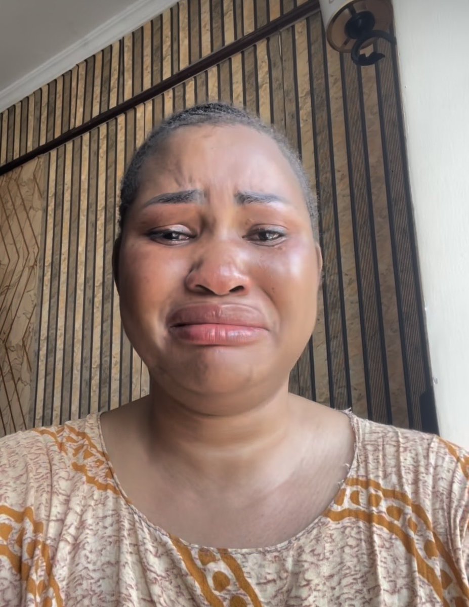 Olami_deeEbony's tweet photo. Helen, alleged baby mama of Chief Priest, whom she calls Pascal, says she’s tired of lying to her son whenever he asks about his dad. She has now decided to bring the boy back to Nigeria to meet his father. 🤭

Problem go too choke sha! 😂 https://t.co/fWVNSf23Zu