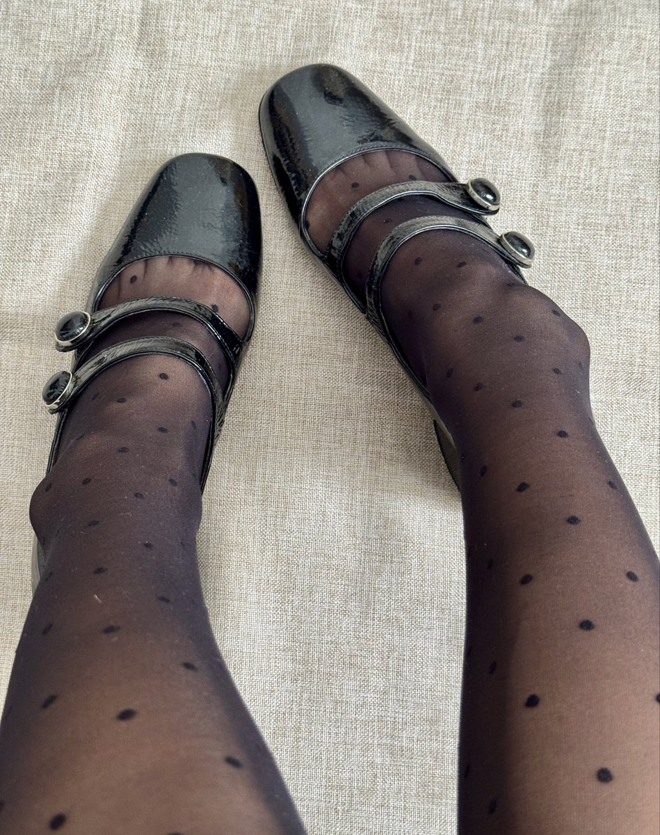 astarteshadow's tweet photo. Polka dot tights, red polish, patent Mary Janes. Preview only, full album is in the profile. https://t.co/KUFjjqu0FF