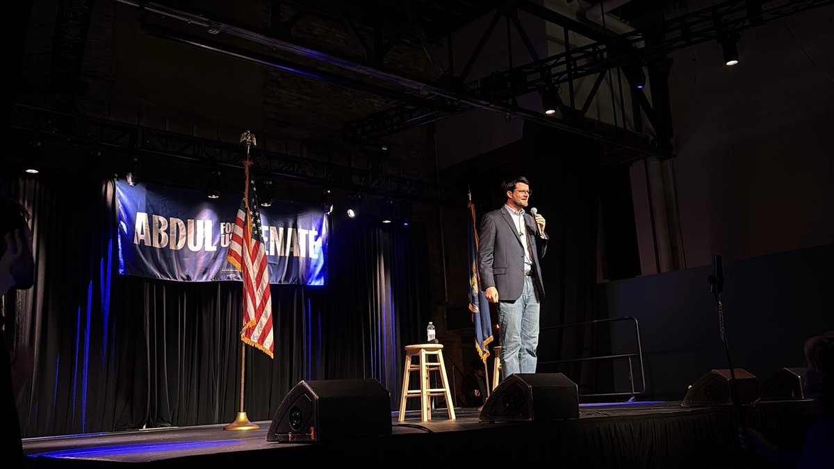 somersodeman's tweet photo. Democratic nominee for the 7th Congressional District, William Lawrence kicking off the Lansing town hall hosted by End Citizens United and Abdul El-Sayed’s. He said his race against incumbent Rep. Tom Barrett has become the 2nd most expensive race in the U.S. https://t.co/IWQcYaHX9W
