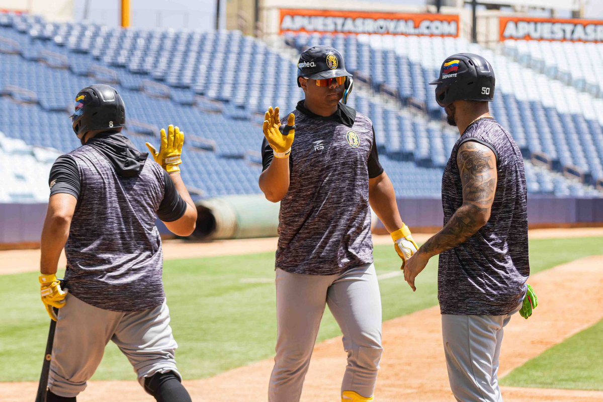 leones_cbbc's tweet photo. Última práctica en el @monumental_sb 🏟️

📸 @bymasiel 

#CaraquistaSoy🦁 https://t.co/DDR6tA3mC3