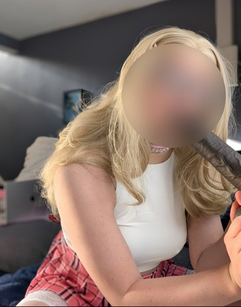 SissyEllaX's tweet photo. This birthday gir excitementl is making me feel generous… so maybe you should be too 💋🎂

my first ever uncensored face pics are now live on LoyalFans, only uncensored for my loyal ones, obviously 😜 

AND

if anyone feels like spoiling their favourite little birthday girl, my Throne wishlist is waiting for you 🎁👇 

https://t.co/rXOb8zzDTc
https://t.co/8fVijEAYQA