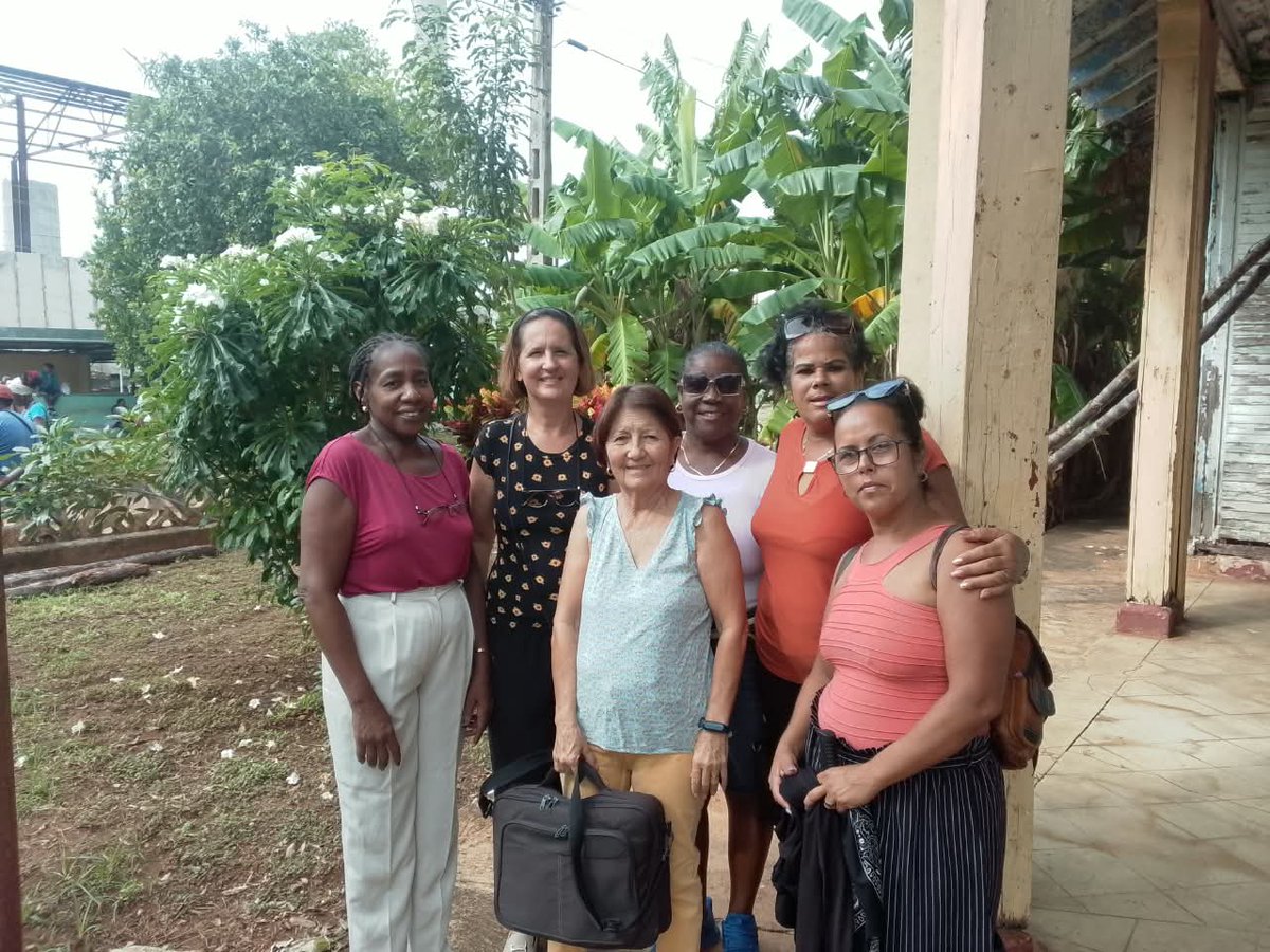 BabastroKatia's tweet photo. Acompañamiento e intercambio con la delegada del CITMA Ciego de Ávila #JanetQuiñonezsGálvez en el ejercicio de la defensa, desarrollado en nuestro municipio.
#CITMA 
#UniversidadCiegoDeÁvila
#filialuniversitariabolivia
@yurisbel2011 
@destacar https://t.co/DODubKx6wp