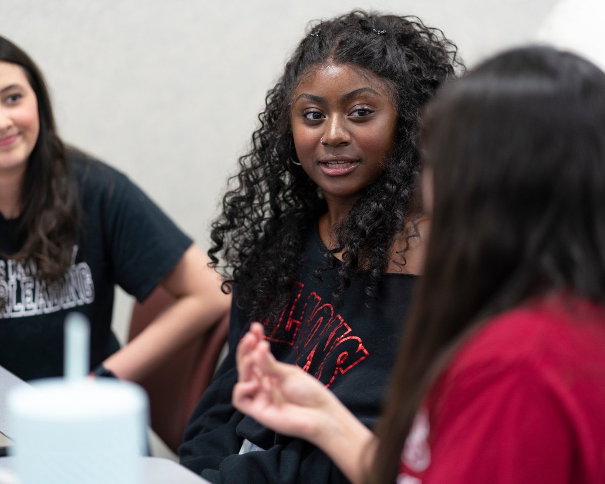 FriendsU's tweet photo. Today is the final day of Kansas Apply Free Week! 🌻 Any Kansas resident can apply for free at any of our 7 public universities, 19 community colleges, 6 technical colleges, and the 21 private member institutions of KICA. Apply now at https://t.co/EUzUtBCqnR #ApplyForFree https://t.co/ouXi1Spc66