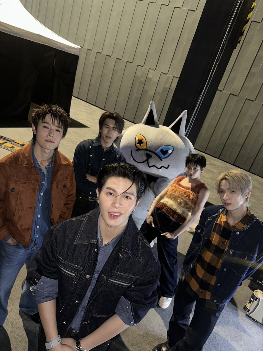 marchsiasia's tweet photo. the strongest wolf gang [💪🏻🐺]
— #LYKN 🤍 https://t.co/mVJXYuXU2h