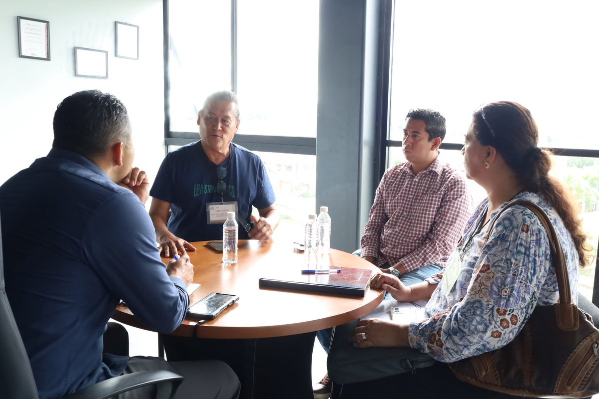 Gil_MG's tweet photo. 🤝 Desde el #ICEO brindamos asesoría catastral con atención cercana y directa a la ciudadanía, porque orientar y facilitar los trámites es fundamental para dar certeza jurídica y proteger el patrimonio de las familias oaxaqueñas, construido con años de esfuerzo y trabajo.

Seguimos impulsando un Catastro de puertas abiertas, al servicio de las y los oaxaqueños. 

#CoroMelo