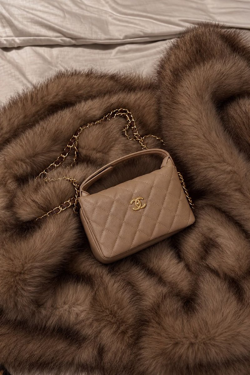 adaamastore's tweet photo. Chanel Quilted Hobo Bag
السعر الرسمي : 15,800
السعر في موقعنا : 1599 ريال https://t.co/LfflzWtCt4