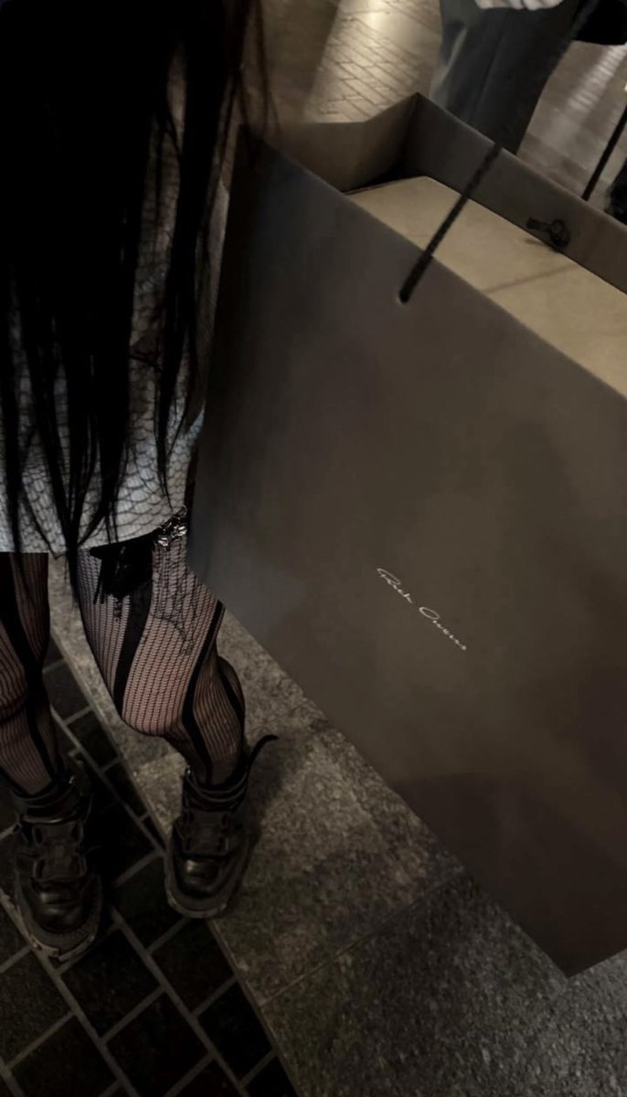 2_6suki's tweet photo. rick owens mon babe https://t.co/JK0Sw7IIrl