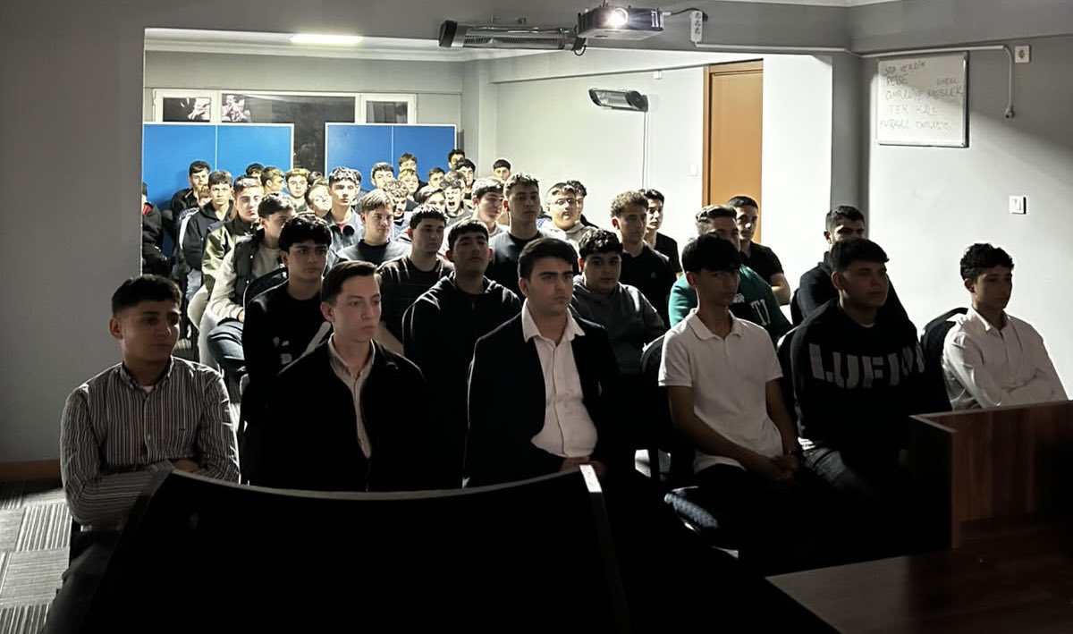 Ocakumraniye's tweet photo. Ümraniye Ülkü Ocakları olarak, haftalık olarak gerçekleştirdiğimiz Ortaöğretim Seminerimiz kapsamında “Başbuğ Alparslan Türkeş’in Hayatı” konulu seminerimizi gerçekleştirdik.

Katılım sağlayan tüm ülküdaşlarımıza teşekkür ederiz.

Var olsun Ülkü Ocakları! https://t.co/5ZieegDKDf