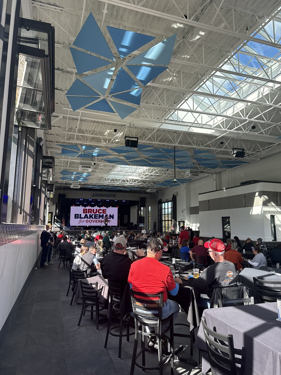 quinnpostman_'s tweet photo. Over 100 people are at Jammer’s Sports Bar ahead of President Donald Trump’s visit to Syracuse later today. Those here are gathering in support of Republican Bruce Blakeman’s gubernatorial campaign @dailyorange. https://t.co/NFpugczuqk