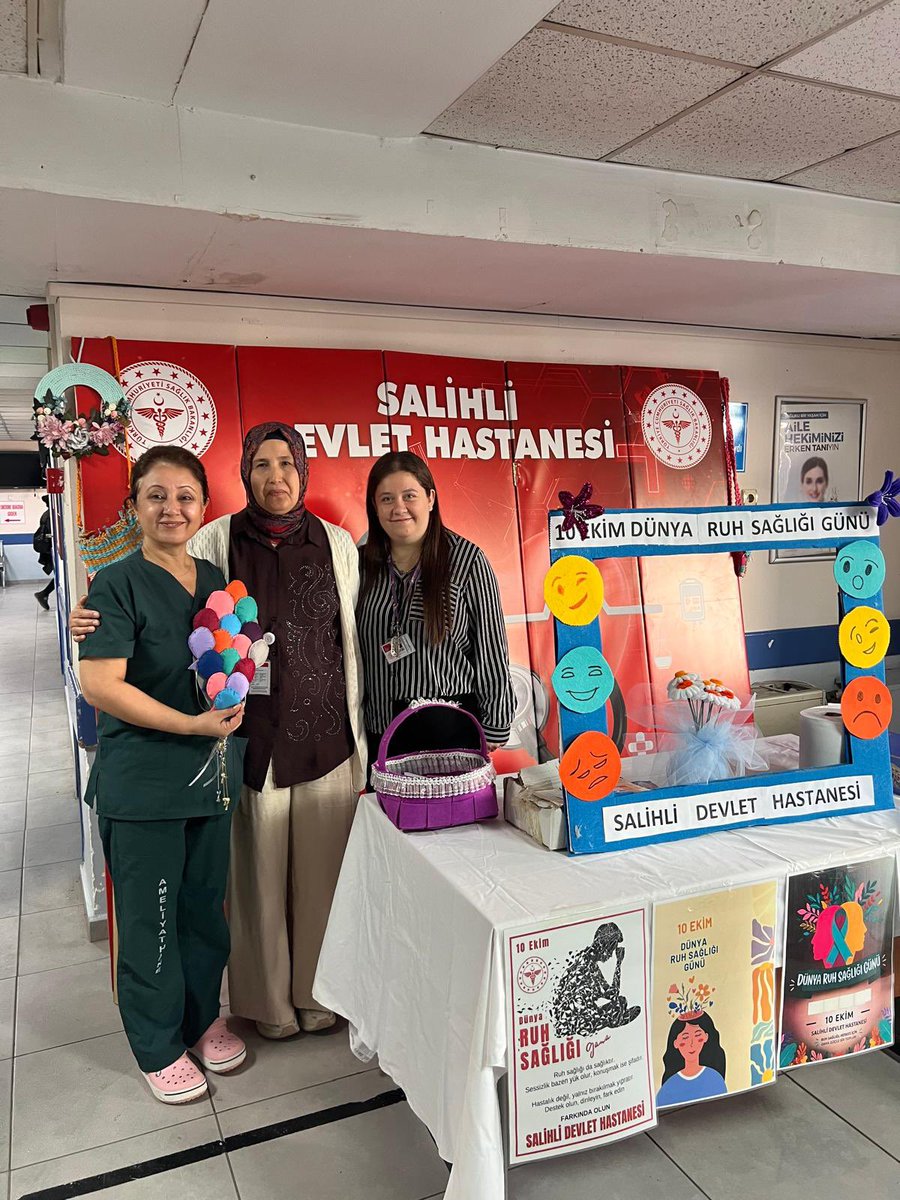 SalihliDevlet's tweet photo. 10 Ekim Dünya Ruh Sağlığı Günü
Hastanemizde, ruh sağlığı konusunda farkındalık oluşturmak ve toplumun ruhsal iyilik haline dikkat çekmek amacıyla Dünya Ruh Sağlığı Günü kapsamında bilgilendirme standı açıldı.
Ruh sağlığı, sağlığın ayrılmaz bir parçasıdır. https://t.co/8NL58tfdIR