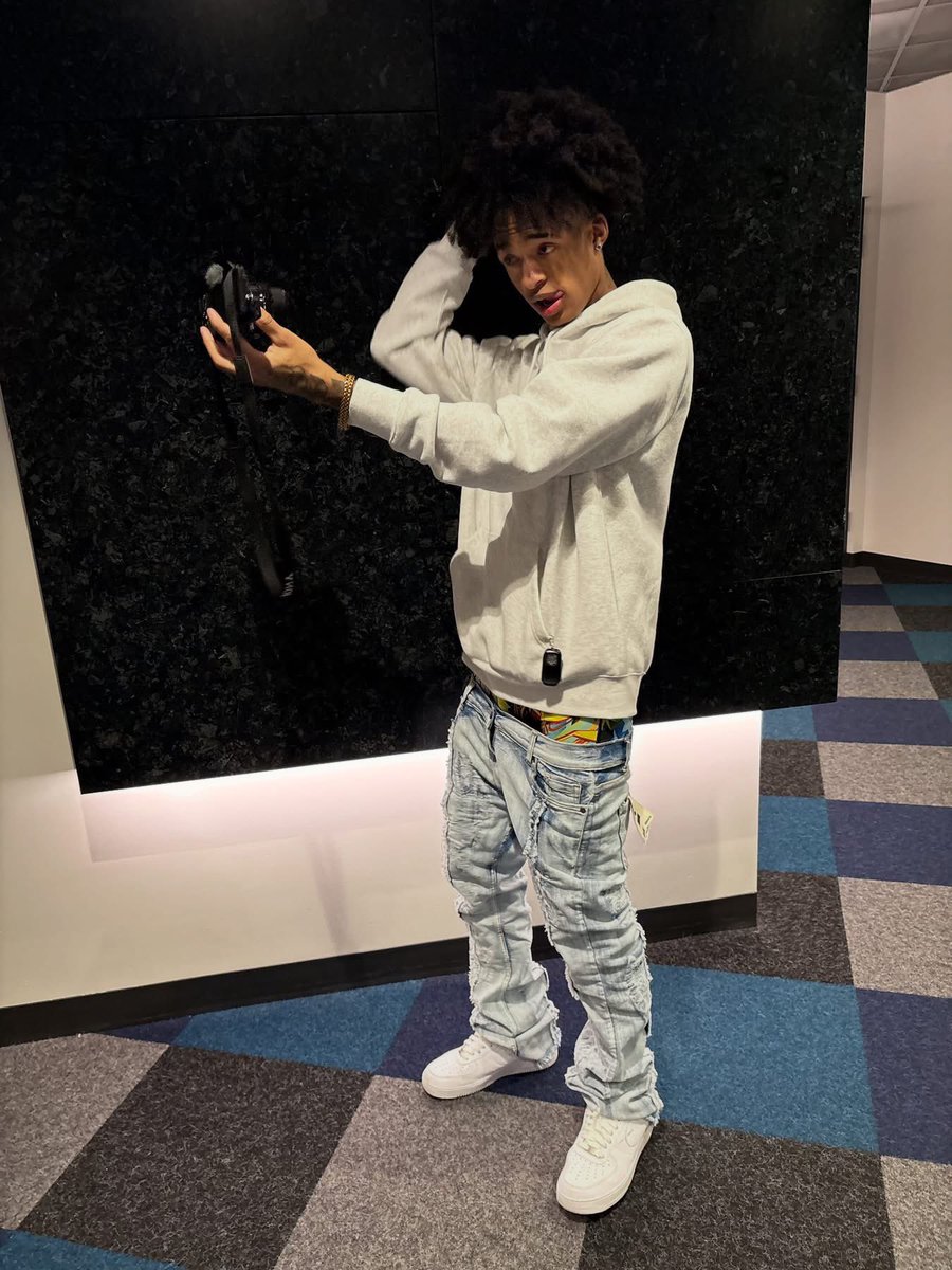 imapextay______'s tweet photo. Apex Tay https://t.co/RwcHu4Uj5D