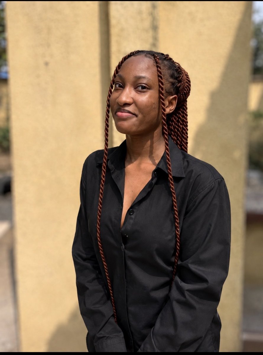 Chibuezetlzt's tweet photo. Girls go fine finish come carry small br**st 😭 https://t.co/X1y8Gt9VCv