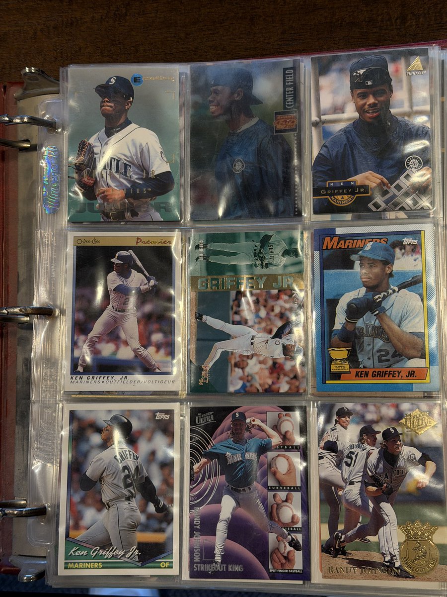 BinderBuilt's tweet photo. 1st page of my old baseball binder. Love watching The Kid! https://t.co/4F95snTynT