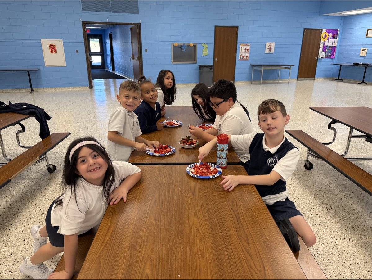stdomsob's tweet photo. 🍓🍫🍴Little Chefs, Big Fun!

Our Little Chefs afterschool club was busy this week whipping up delicious desserts and having a sweet time together! From mixing to decorating, our young chefs are cooking up memories one treat at a time! ✝️💙🦅 https://t.co/nvuSbIqV5l