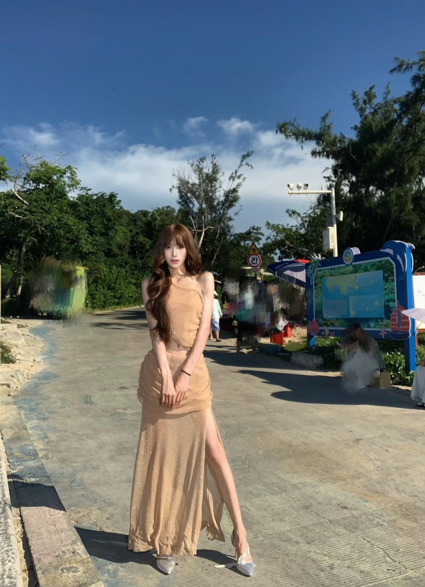 mln1472358's tweet photo. 猜我穿上高跟鞋有多高 https://t.co/xdPrX297c0