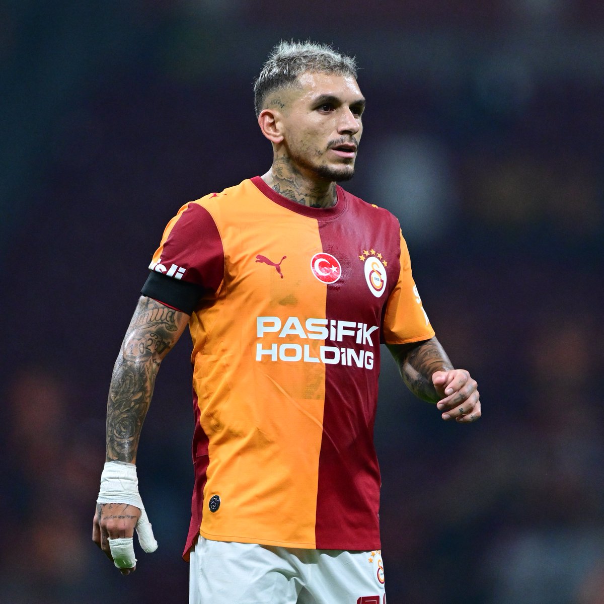 bpthaber's tweet photo. Lucas Torreira, Süper Lig kariyerindeki ilk kırmızı kartı gördü.

— 2 maç ceza alırsa Fenerbahçe maçında forma giyemeyecek. https://t.co/1Rnnpr5ipT
