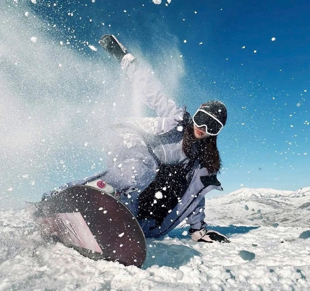chung966's tweet photo. Winter’s calling. Have you locked in your snow trip yet? A few hours from Melbourne, Mount Buller becomes a winter playground with fresh snow, alpine air, and unforgettable days on the slopes. Plan your escape early with Vietravel Australia. https://t.co/TeYGjIO6ip