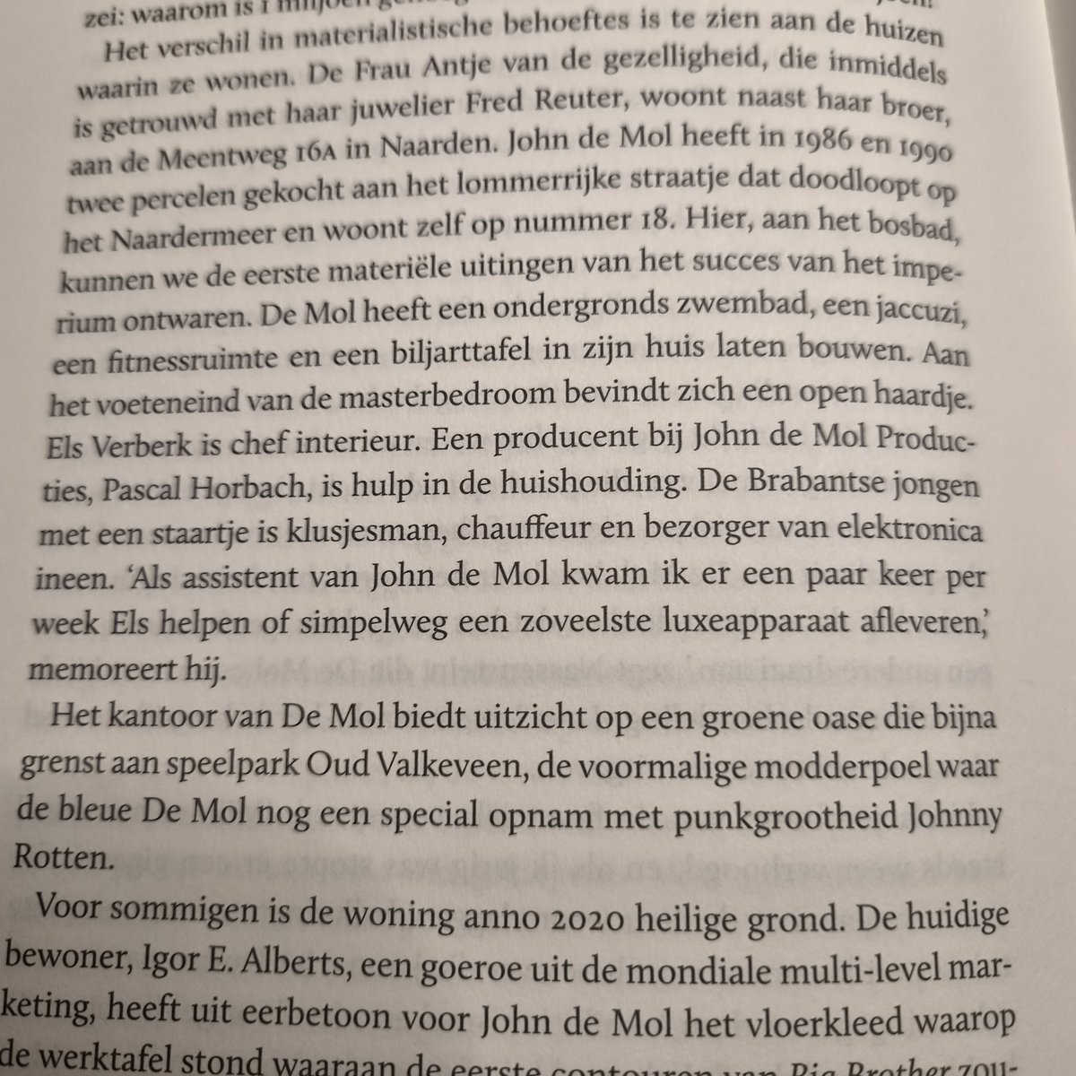 markkoster's tweet photo. Pag 254 en pag 255 uit De Mol. Eerste druk. Gedubbelcheckt dus. Bij moeder en zoon Hornbach. Voorgelegd. Nooit iets op gehoord. Prachtig mediaboefjes verhaal. https://t.co/Jy4HuF57lH