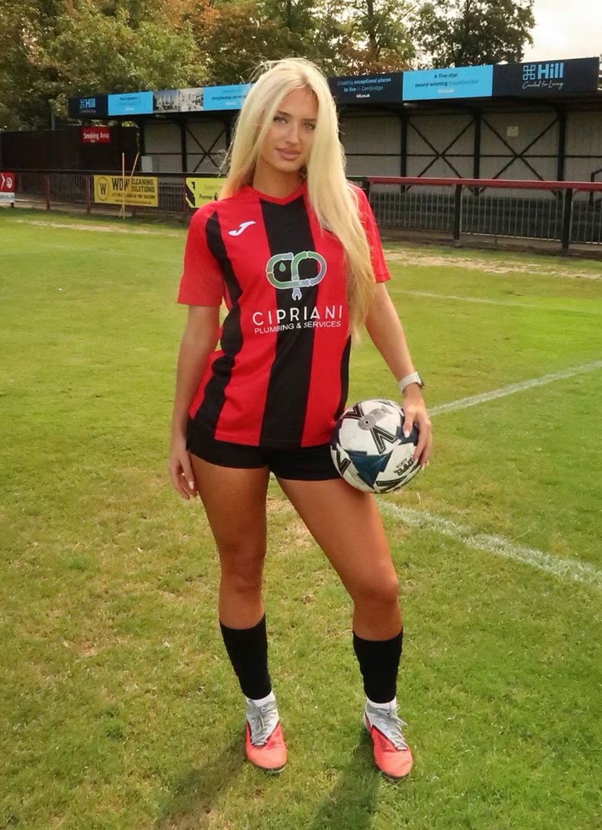 SoccerGirls_X's tweet photo. Belle Rosie Howard https://t.co/7uUJLIWtE2