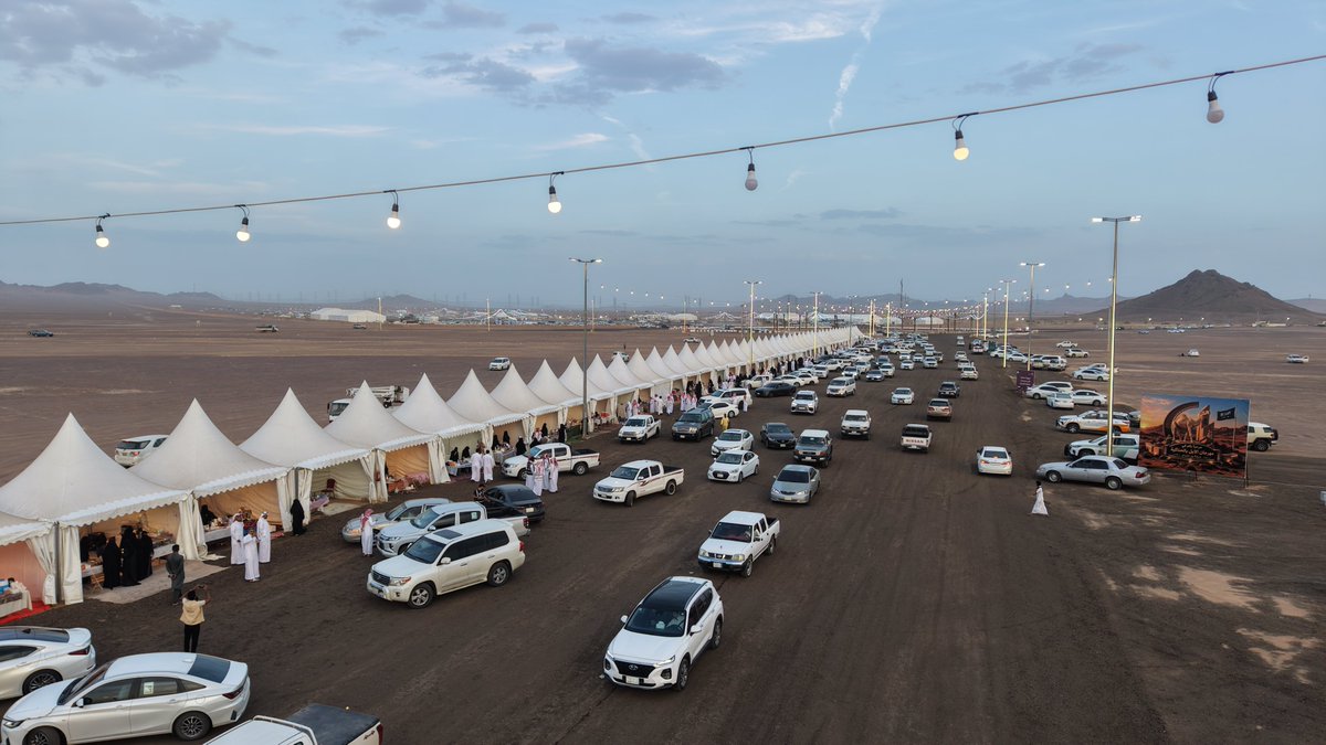 Camel_Auction_3's tweet photo. لقطات جوية ترصد أجواء اليوم الثاني من مزاد المدينة المنورة الثالث للإبل بمحافظة الحناكية، وحراكًا متواصلًا في ساحة المزاد.

تصوير / رائد العوفي 
#مزاد_المدينة_المنورة_الثالث_للإبل
#الحناكية https://t.co/9AAQKJb9Yg