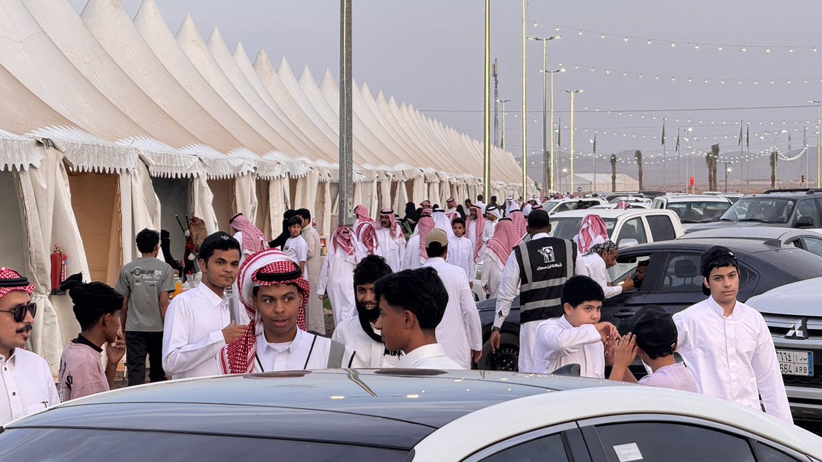 Camel_Auction_3's tweet photo. لقطات جوية ترصد أجواء اليوم الثاني من مزاد المدينة المنورة الثالث للإبل بمحافظة الحناكية، وحراكًا متواصلًا في ساحة المزاد.

تصوير / رائد العوفي 
#مزاد_المدينة_المنورة_الثالث_للإبل
#الحناكية https://t.co/9AAQKJb9Yg