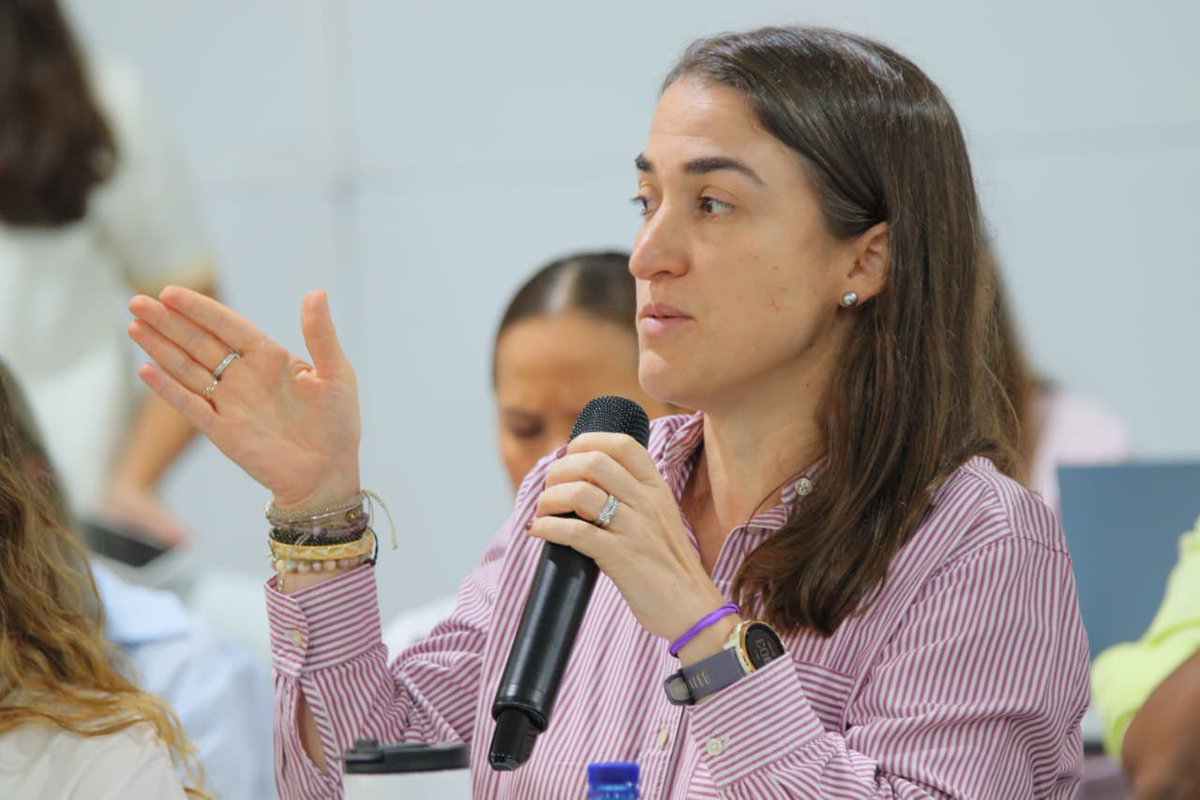 ProPacificoOrg's tweet photo. Seguimos desarrollando acciones para apoyar a las autoridades en el proceso de #ReconstruirConPropósito. Hoy en el PMU de Cali presentamos los avances en la evaluación de infraestructura de vivienda que hemos adelantado en Chiminangos (84,4%), Ramalí (100%) y Santa Elena (69,6%) junto a nuestros consultores de ingeniería, con el propósito de brindar información técnica a la @AlcaldiaDeCali.

Continuaremos brindando nuestro apoyo para contribuir en este propósito de reconstrucción, principalmente en Cali, Buenaventura y el norte del Valle del Cauca. 

#SomosElHiloNaranja que impulsa la transformación