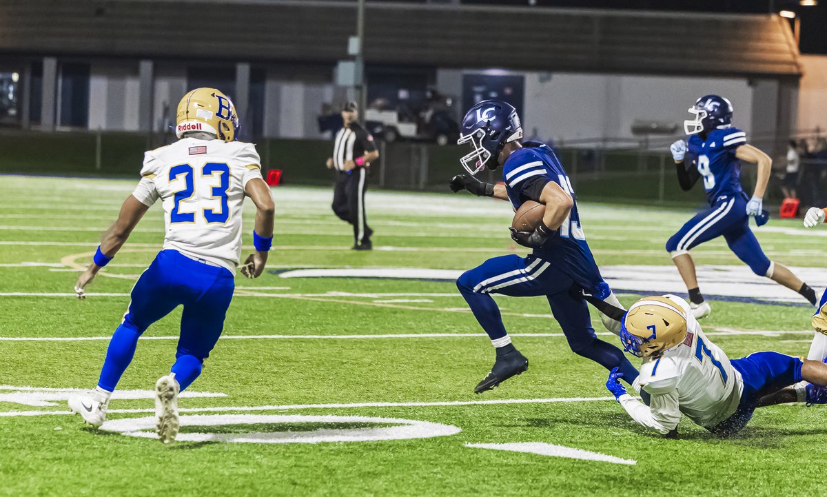 Hudson_Mayer13's tweet photo. Nobody said it would be easy, but anything worth doing, rarely is. Fight for more, strive for 1% better every day, focus on the task at hand, above all, let God lead your path. Thankful for another day to play this game. #LionGang #Family #BlueCollar #lucky13 https://t.co/G4fUq0uc41