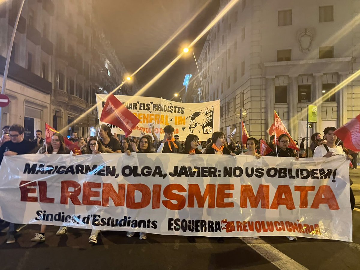 Camiloparada's tweet photo. Miles de personas en pie de lucha contra los desaucios, la especulación y las políticas rentistas del capital. La bronca es internacional.  https://t.co/4vIaehB2AN