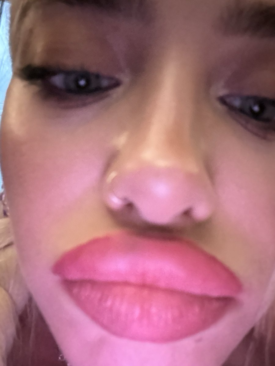 aleximarianna's tweet photo. the kinda shit ill send u randomly if we text https://t.co/3rV78I1MbD