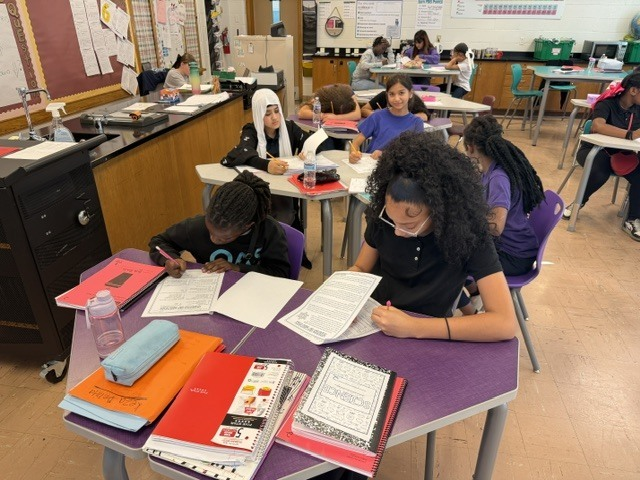 OlmstedSouth's tweet photo. 🔬💜 Sixth grade science is in action at OAS!
Our young scientists are exploring, investigating, and learning through hands-on activities. Great things are happening in the science classroom! 🦉
#OASOwls #SixthGradeScience #ScienceInAction #HandsOnLearning #OlmstedAcademySouth https://t.co/UMARx4TMki