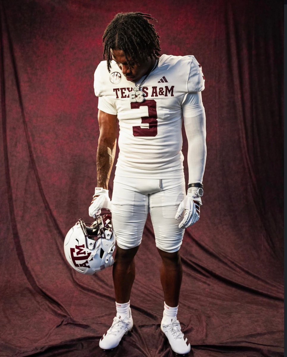 t3witdashifts_'s tweet photo. #AGTG Extremely BLESSED AND HONORED to receive an offer from Texas A&amp;M University!!! #GodsGift

@DJMarquardtTAMU @CoachArchie_ @BishopGormanFB @247recruiting @BlairAngulo @GregBiggins @TomLoy247 https://t.co/kS43ycUT5z